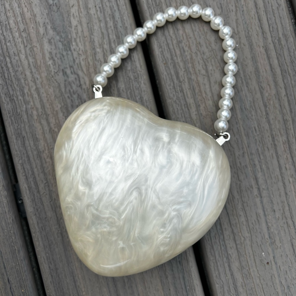 Elegant Pearl Heart-Shaped Clutch